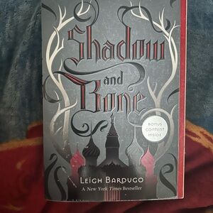 Shadow and Bone Book with Bonus Content